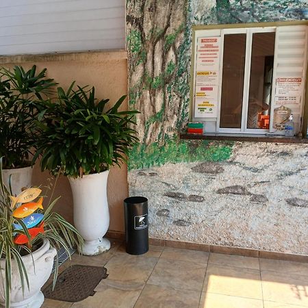 Pousada Parque Suites Estacionamento E Piscina Guarujá Exteriér fotografie